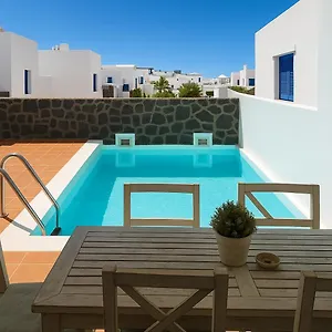 papagayo-mirage-with-pool.in-canary-islands.com/